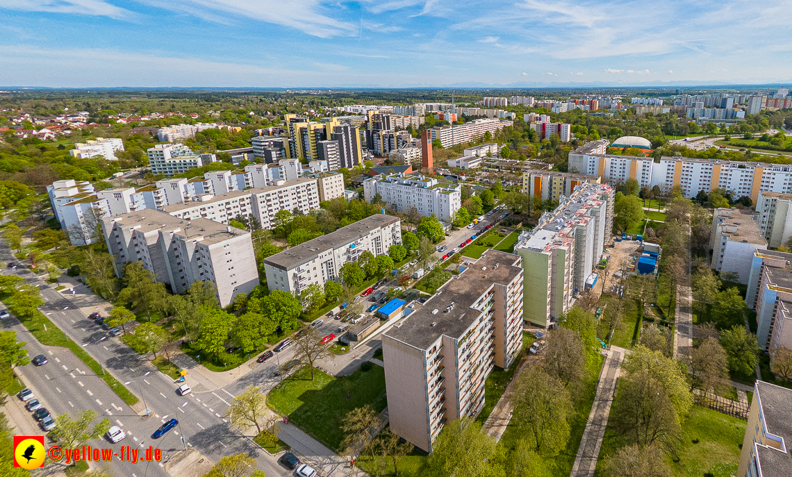 04.05.2023 - Luftbilder von der Fassadensanierung an der Kurt-Eisner-Straße in Neuperlach